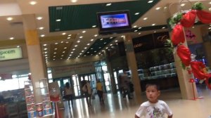 В супермаркете Рио/Дети открывают Киндеры