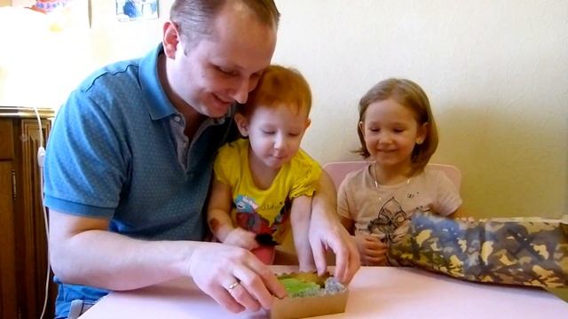 Дети поздравляют папу с праздником 23 февраля Children greet Dad смотреть онлайн