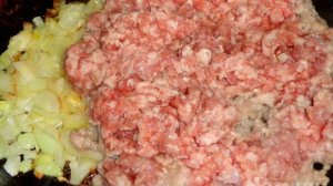 Каннеллони с фаршем и морковью на сковороде