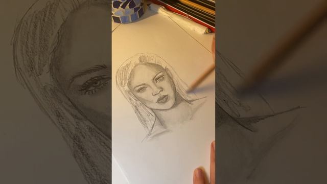 Je dessine Rihanna #drawing #rihanna #sketch