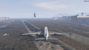 The pilot Boeing 747 400 GTA 5 tried to fly away from the police mp4