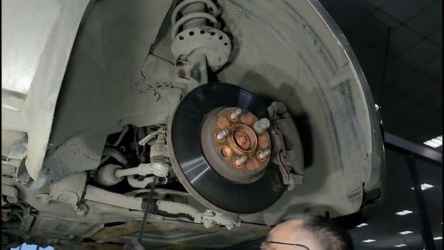 Замена передней стойки стабилизатора на автомобиле Ford Galaxy смотреть онлайн