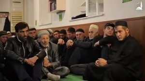 ТОЛПЫ КОТОРЫЕ БЕГУТ ИЗ МЕЧЕТИ ПОСЛЕ АССАЛАМУ АЛАЙКУМ ВАРАХЬМАТУЛЛАХ1И, ЭТО СКАЗАНО ХАДИСАХ