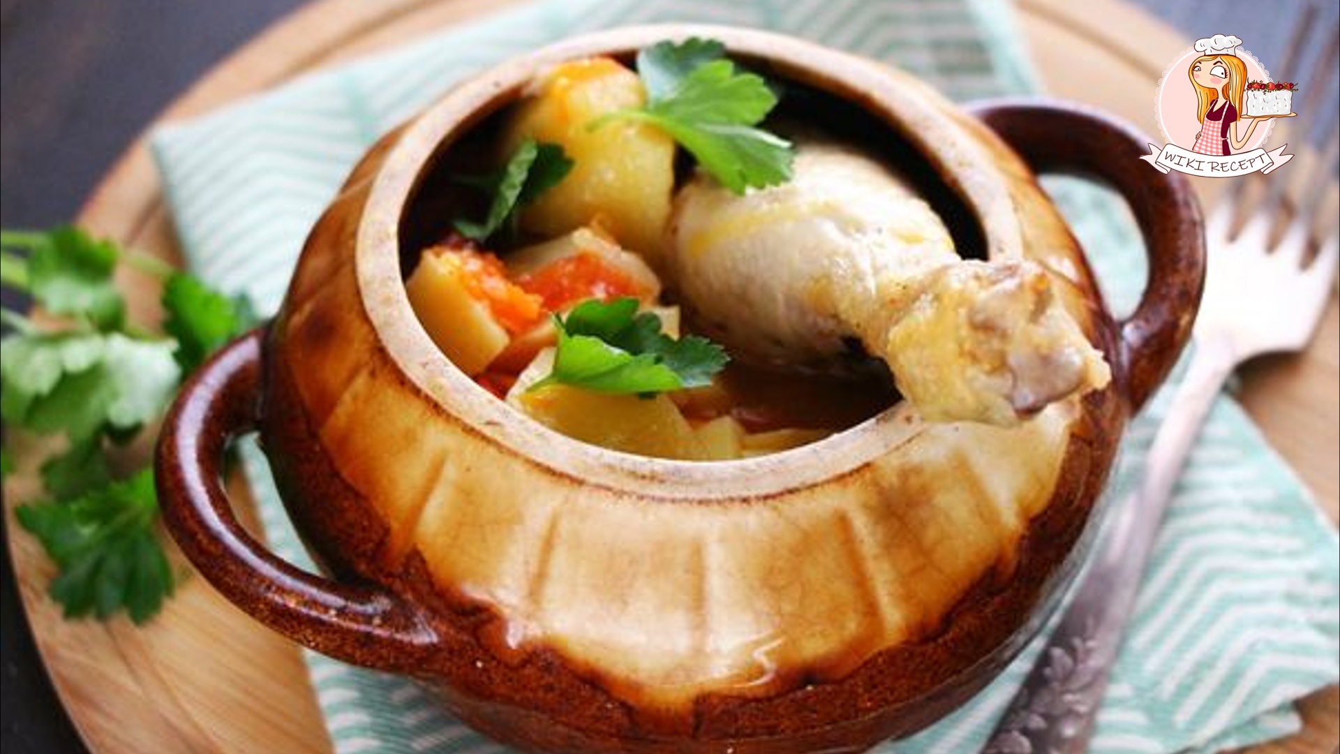 Картошка с курицей в горшочках в духовке