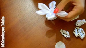 Заколка для волос СВОИМИ РУКАМИ \ЦВЕТЫ из атласных ЛЕНТ 2,5 см\kanzashi