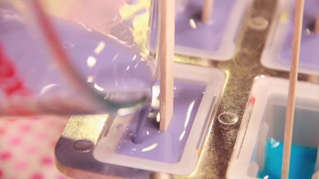 DIY RAINBOW POPSICLE SOAP - Soap Making For Beginners | SoCraftastic смотреть онлайн