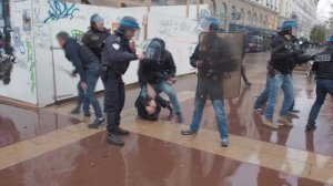 Lyon : 9 mars, attaque de la police et résistance rue de la Ré