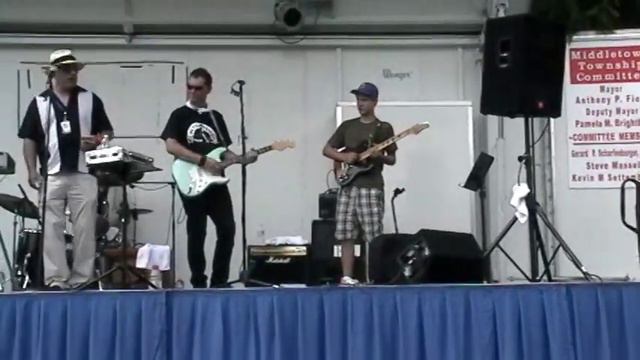 Nine Below Zero playing Whats The Matter With The Mill at Middletown Blues Fest смотреть онлайн