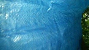 Как сделать навес от дождя.Попал под ливень в лесу сделал навес.Лес лето