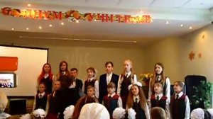 "Я хочу услышать музыку" Хор Валуйской музыкальной школы. Моя дочь справа с самыми большими бантами