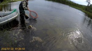 Эпизод 13. Чуть не упустил огромного хариуса. Рыбалка в Мурманской области