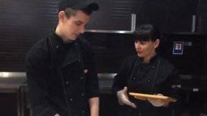 Учимся готовить роллы и спринг-роллы в ресторане "Сушия"