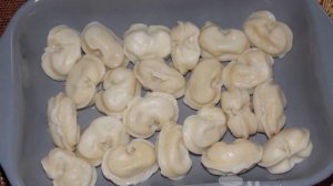 Пельмени запеченные под омлетом в духовке