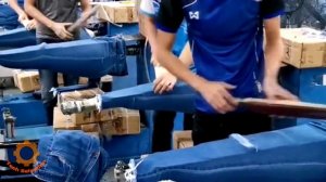 Как делают рваные джинсы в Китае