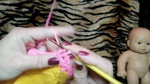 Вяжем пупсу платье крючком