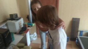 Нашли кассетный магнитофон в гараже.? Деревенская дискотека?)