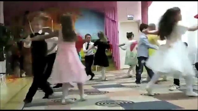 Танец с зонтиками. Ростов-на Дону. Зара Думанян. МБДОУ №234 смотреть онлайн