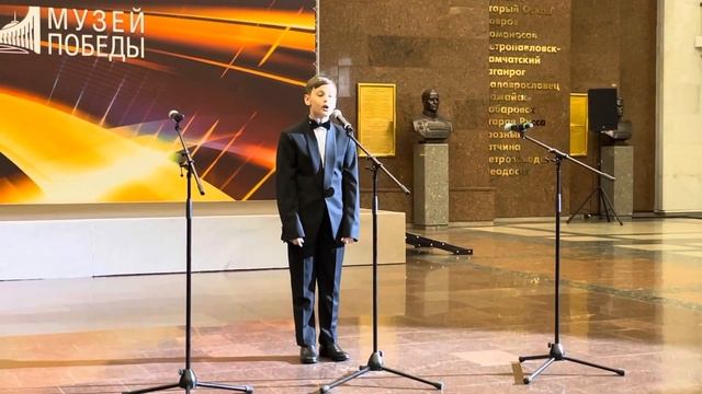 «Добрая сказка», муз. А.Пахмутовой. Солист Алексей Розов смотреть онлайн