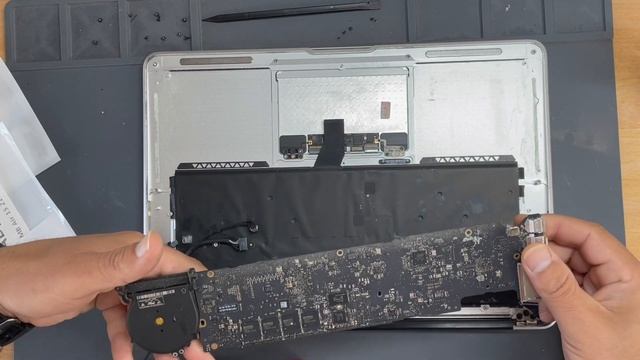 MacBook Air 13 2017 A1466 Keyboard Replacement & Trackpad Repair смотреть онлайн
