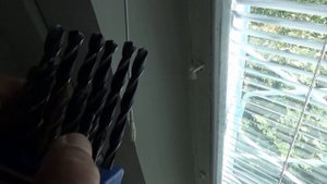 Сверлили стену и наткнулись на арматуру? Это видео для вас!