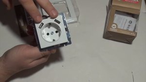 Розетка werkel с заземлением, шторками и USB х2 (USB зарядкой)