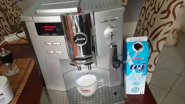 Jura Impressa S9 Avantgarde - making cappuccino