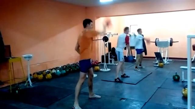 силовое жонглирование гирями тренировка смотреть онлайн
