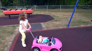 Сrying Babies 4 детей Рутина маленького блогера Катя Мама Outdoor Playground Fam