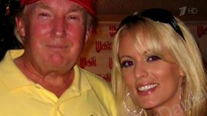 Вся Америка делает ставки, объявит ли Мелания супр... импичмент Трампу из-за скандала с порнозвездой