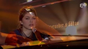 Louane chante 'Maman' (live) - Une Nuit avec les Héros de la Santé