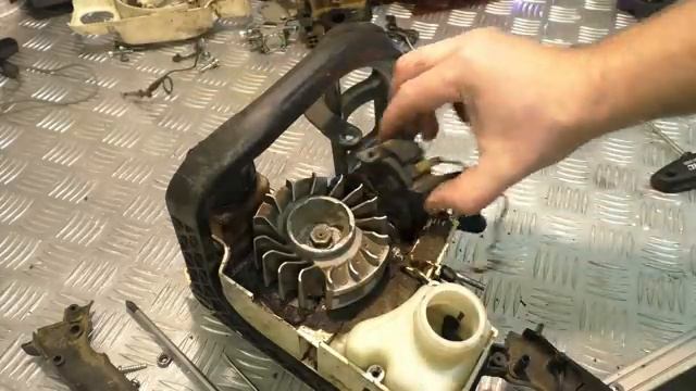 ПОЛНАЯ РАЗБОРКА бензопилы STIHL MS1800 - пропала мощность, плохо заводится, ЧТО В ЦИЛИНДРЕ смотреть онлайн