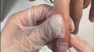 Блестки у кутикулы / укрепление гелем с выпиливанием свободного края