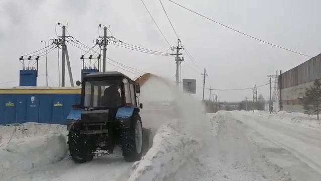 очистка автомобильных и железных дорог от снега снегоочистителем шнеко(фрезеро)ротором в Новосибирс