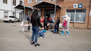 Выборы на Кубани: на избирательном участке в Армавире угощают блинами