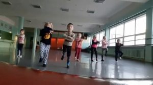 На хореографии малыши танцуют Молодость Дядя Джек/Dance Kid Uncle Jack