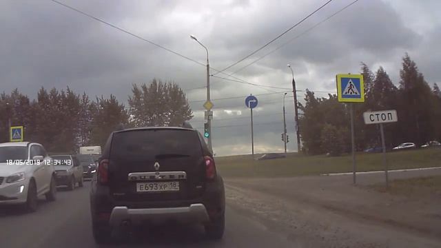 Нарушил ПДД. Выехал на встречную обочину. Мерседес GLK смотреть онлайн