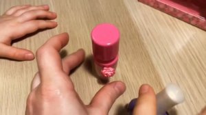 Детский лак для ногтей | Детский блеск для губ | Вероника красит ногти | Детская косметика видео