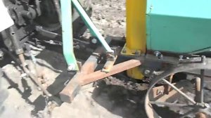 Посадка картофеля минитрактором Синтай 120 и картофелесажалкой 2СМ - 1