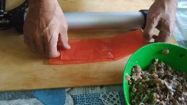 колбаса рубленная. В магазине такую не купишь