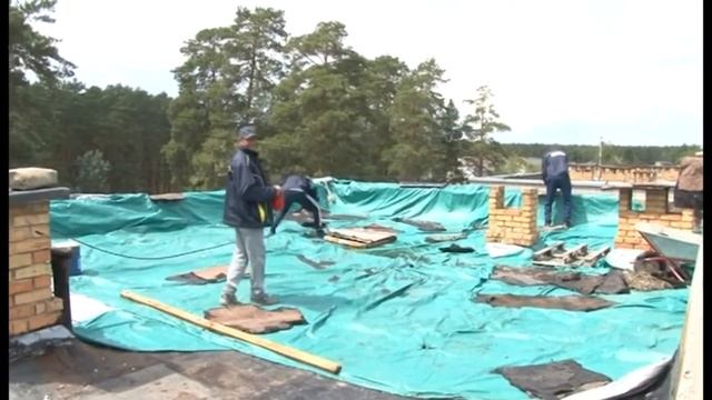 В Заречном управляйка компенсирует жильцам расходы из-за протекшей крыши смотреть онлайн