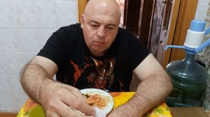 Мукбанг. Спагетти, баклажаны с мясом, помидоры черри. Кому война, а кому.....