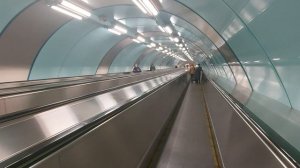 Травелатор под рекой Малая Нева на станции метро Спортивная, Санкт-Петербург