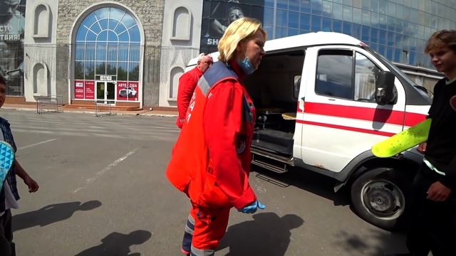 СЛОМАЛ НОГУ НА СКЕЙТЕ! смотреть онлайн