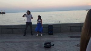 Дети поют песню (Смуглянка Молдаванка)