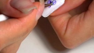 Рисуем на ногтях цветочки акриловой краской / Drawing on the nails flowers acrylic paint