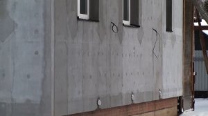 Утеплили дом пенопластом, выполнили базовый армирующий слой, финишная отделка продолжится весной