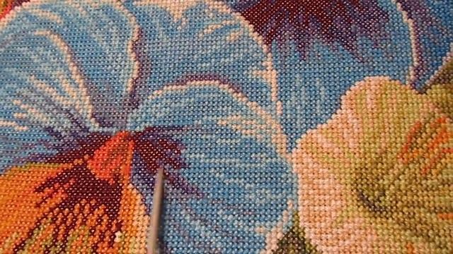 Вышивка крестиком. Продолжаю вышивать подушку.