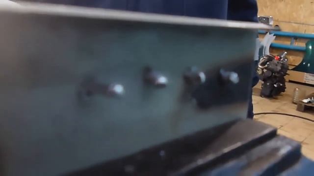 Пневматический заклепальник, отличный инструмент. смотреть онлайн