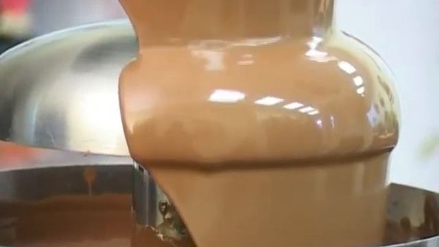 Шоколадный фонтан в действие) http://vk.com/choco_rai смотреть онлайн