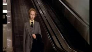 Высокий блондин в чёрном ботинке